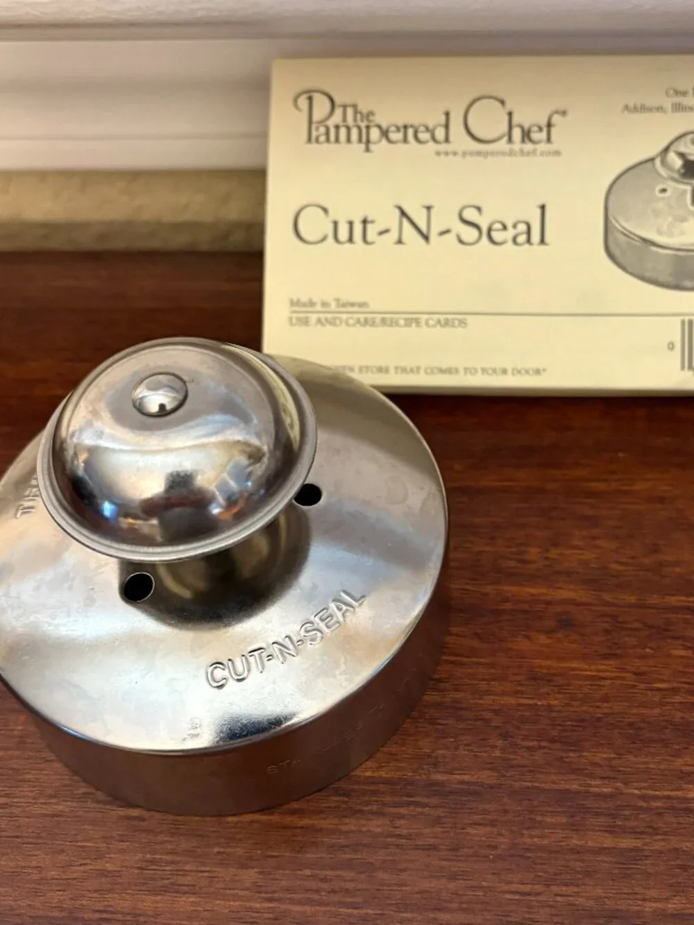 Pampered Chef Stainless Steel Cut-N-Seal - Like New